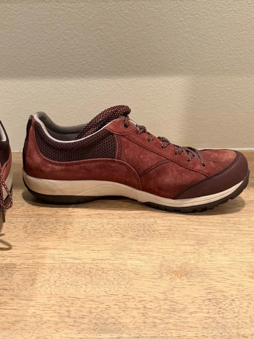 Dansko Waterproof Vibram Hiking Shoes Burgundy Brown Women's Size 40 US 9.5 - Picture 2 of 9